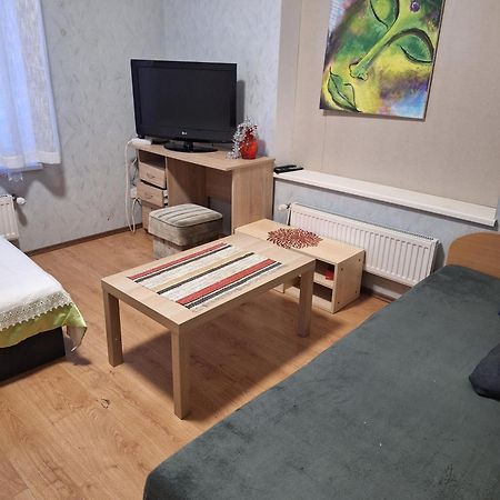 Kambario Nuoma Su Bendru Vonios Kambariu Kaunas Exterior foto